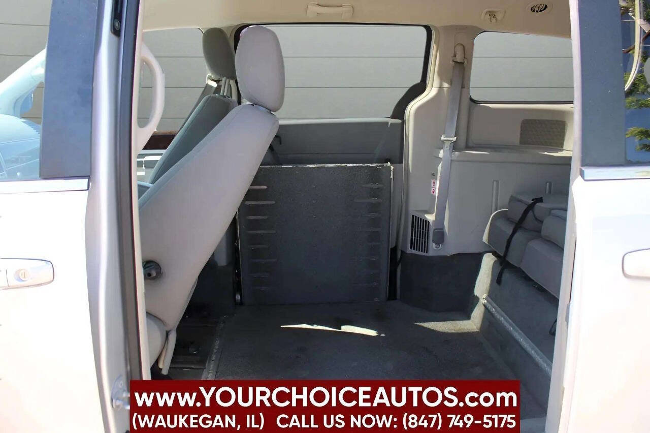 Used 2010 Chrysler Town & Country Touring image 28
