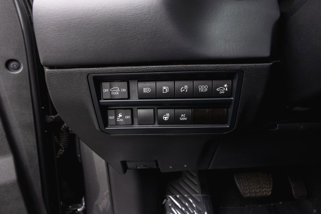 Certified 2024 Toyota Sequoia Platinum AWD/4WD image 15
