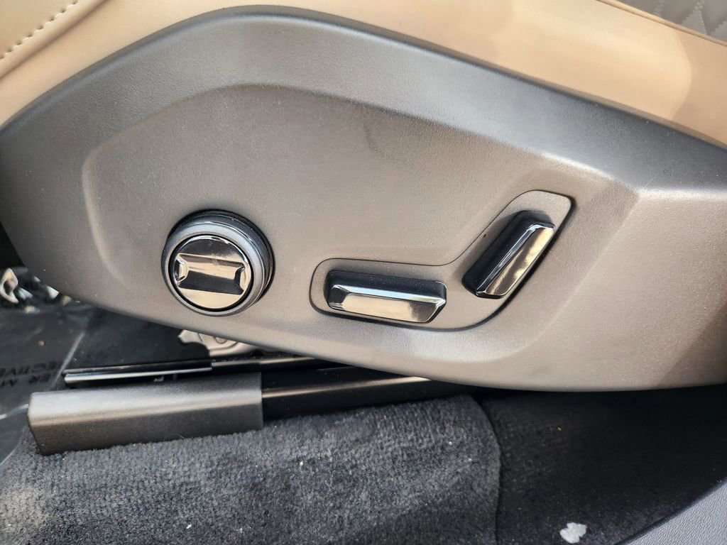 New 2026 Volvo XC90 B6 Plus w/ Protection Package Premier image 8