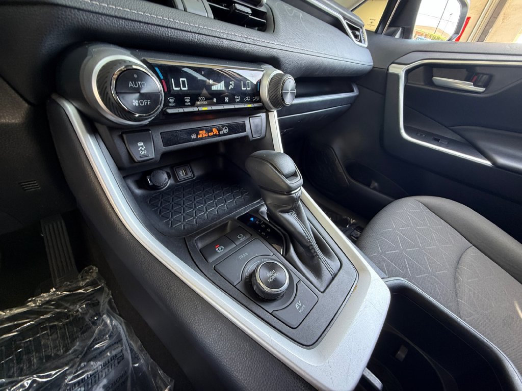 Used 2025 Toyota RAV4 XLE AWD/4WD image 22