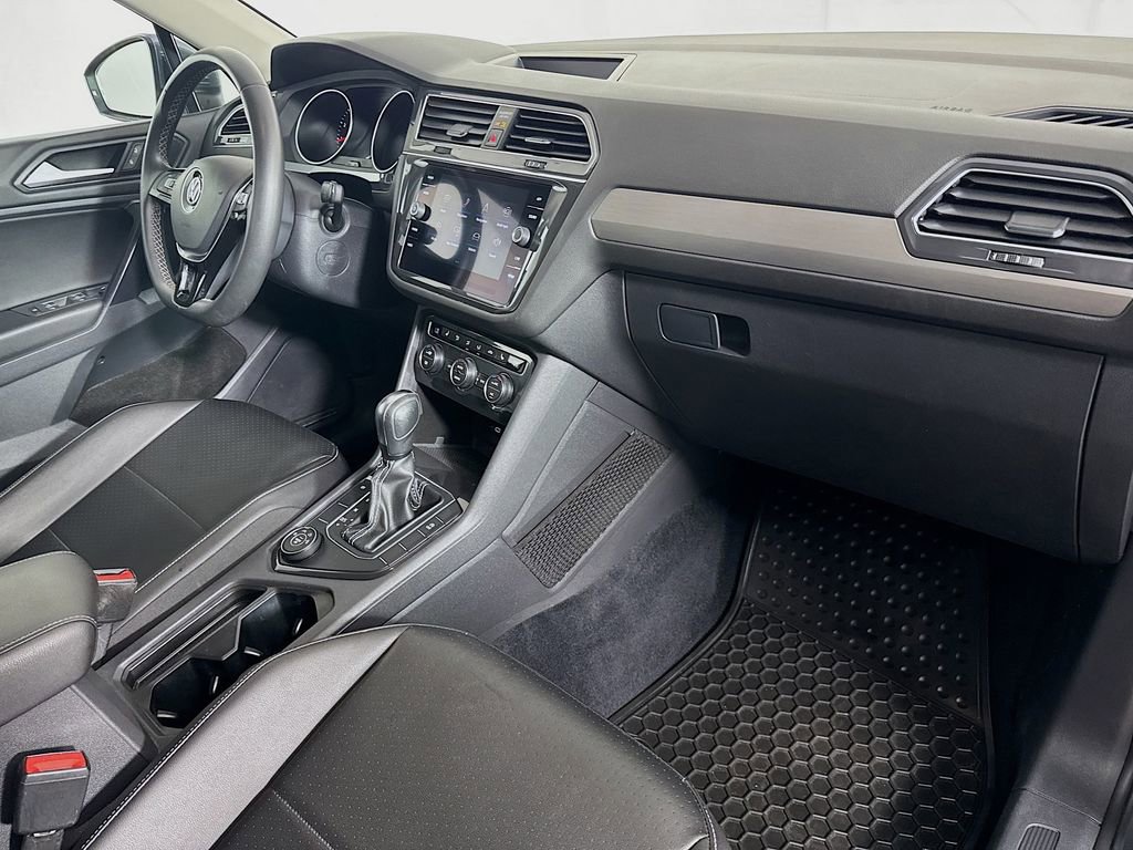 Used 2021 Volkswagen Tiguan SE image 34
