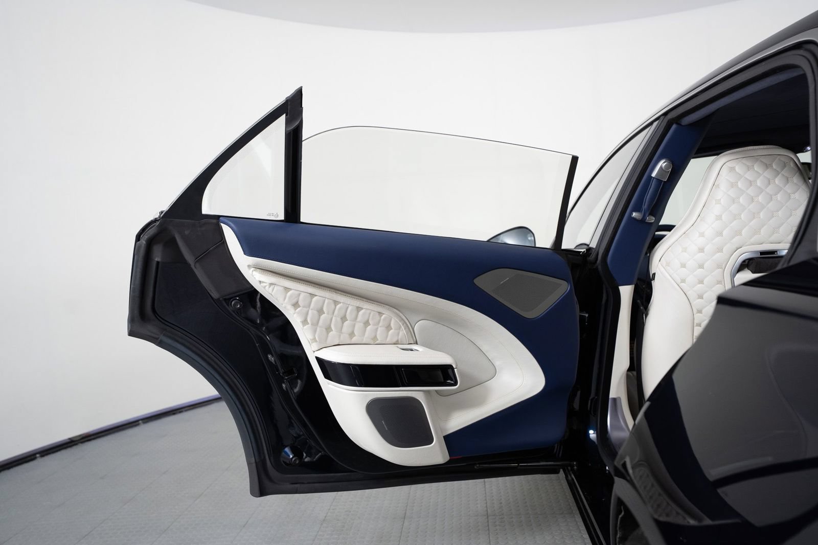 Used 2018 Aston Martin Lagonda RWD image 23