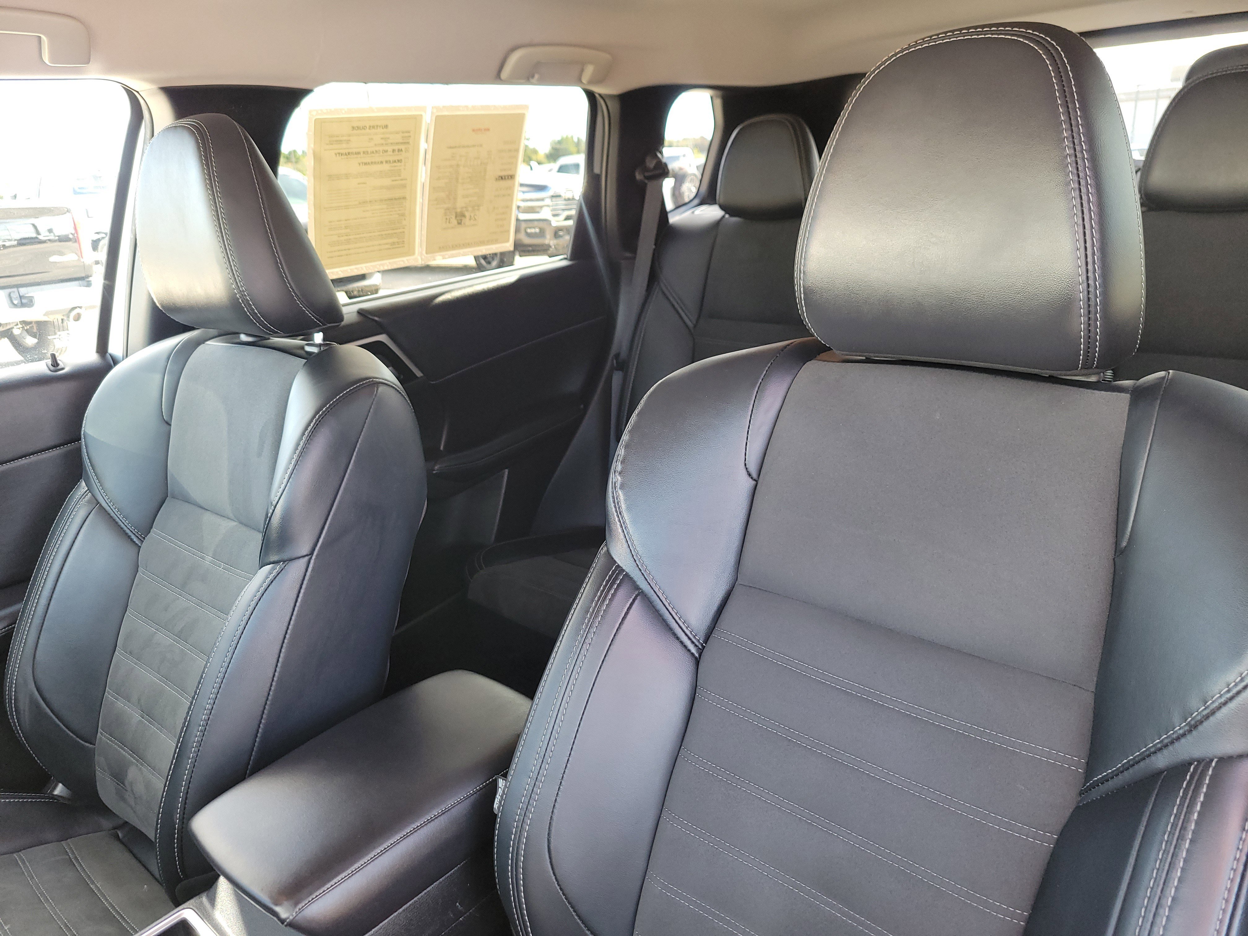 Used 2024 Mitsubishi Outlander SE Black Edition image 16