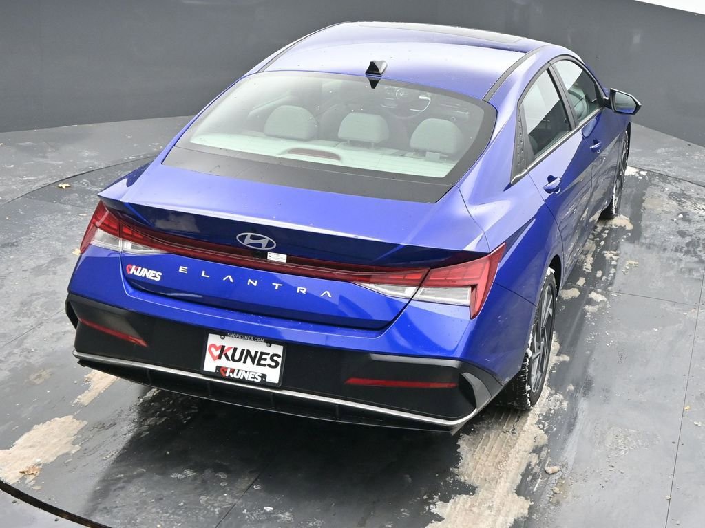 Used 2025 Hyundai Elantra SEL image 61