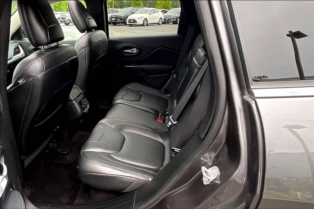 Used 2016 Jeep Cherokee Limited AWD/4WD image 31
