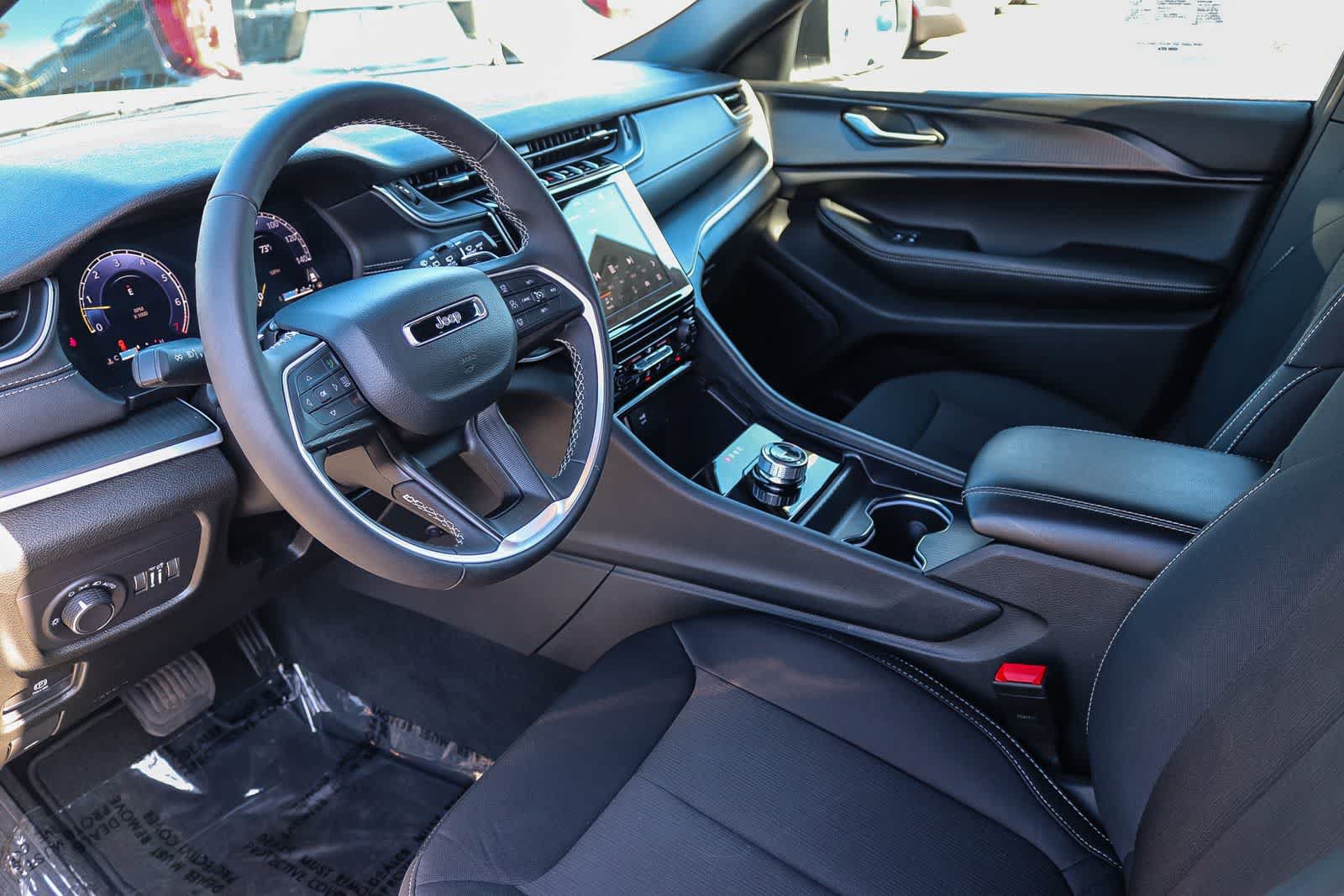 Used 2025 Jeep Grand Cherokee L Laredo RWD image 17
