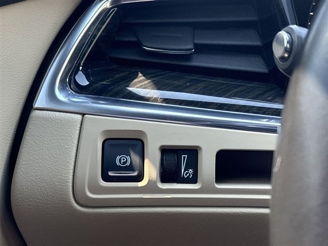 Used 2019 Cadillac XT5 FWD image 17