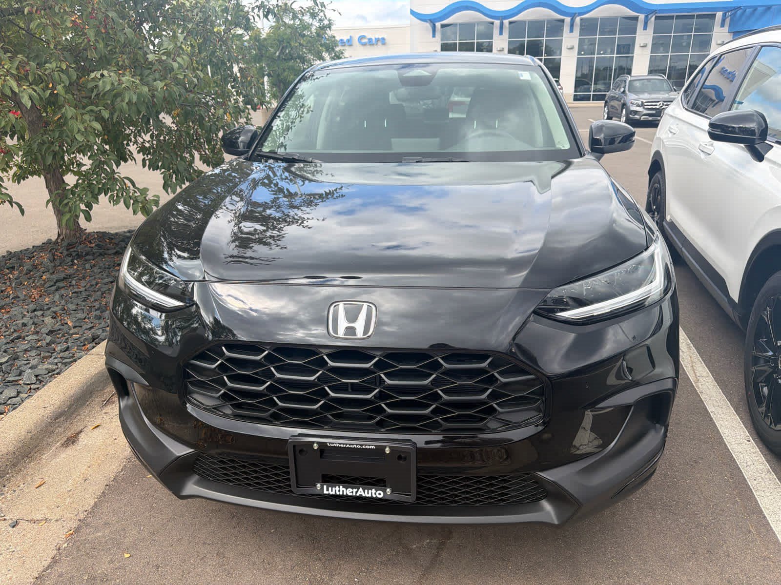 Used 2027 Honda HR-V LX image 2