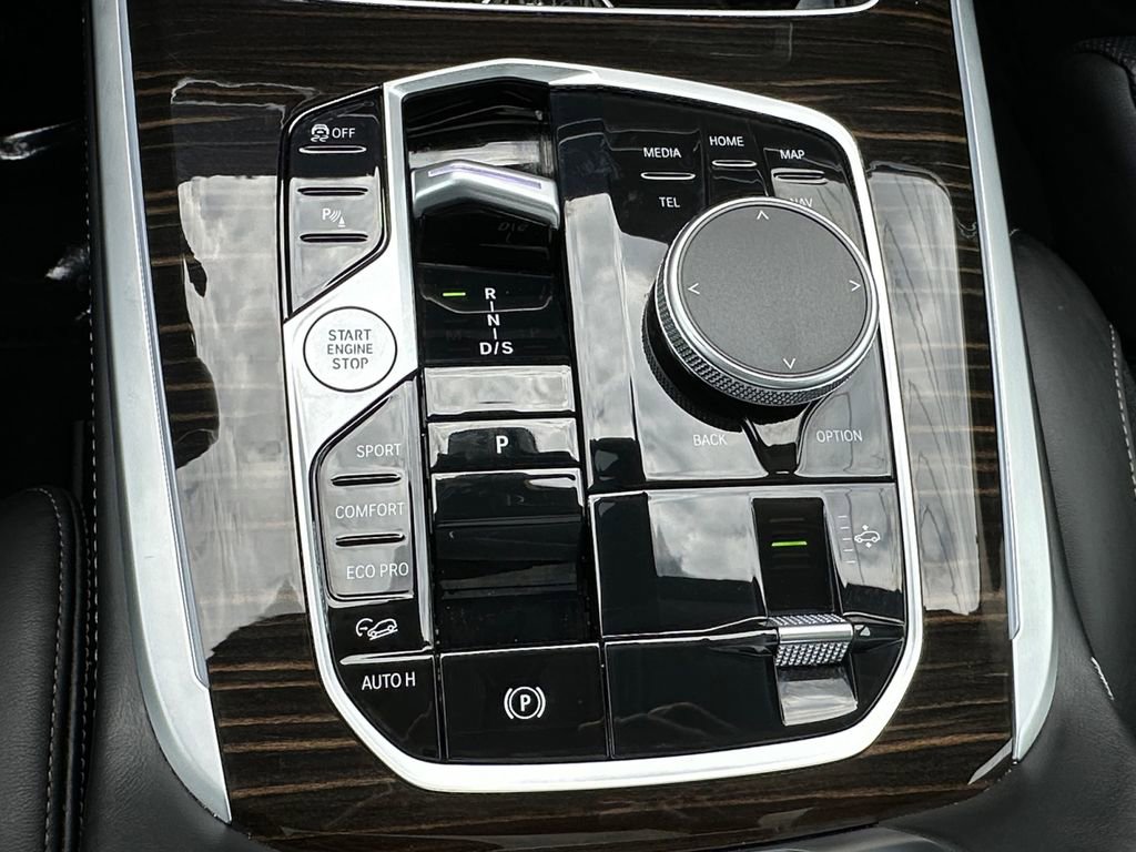 Used 2025 BMW X7 xDrive40i image 17