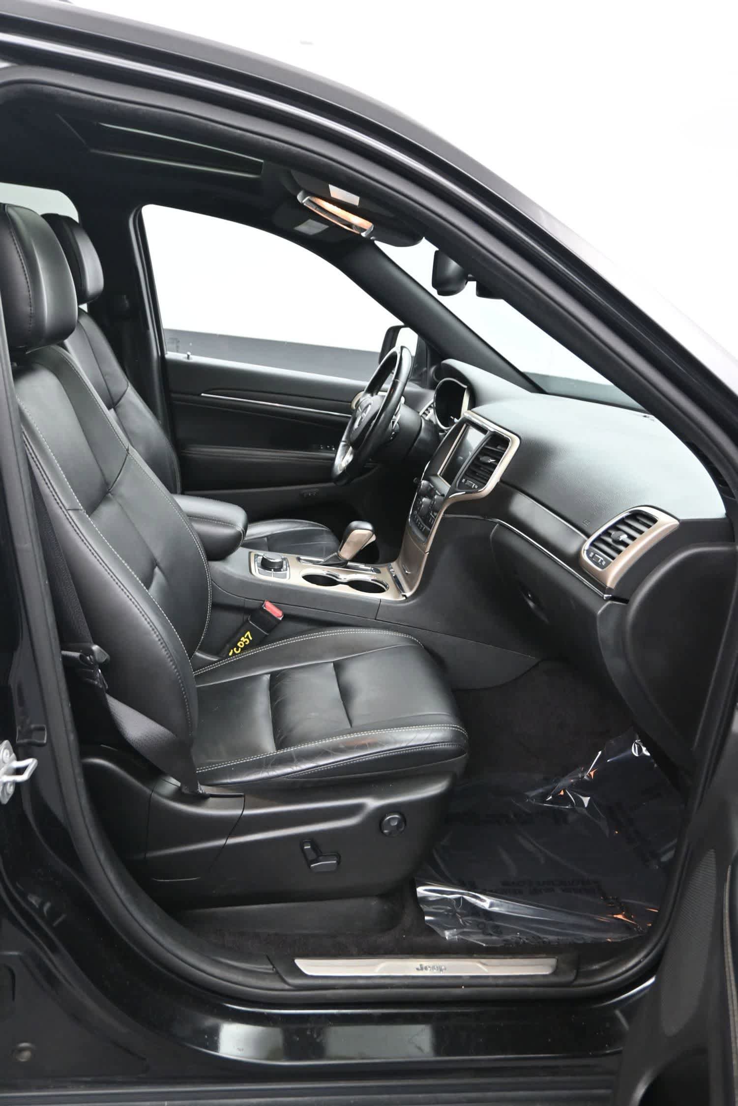Used 2016 Jeep Grand Cherokee Limited AWD/4WD image 11