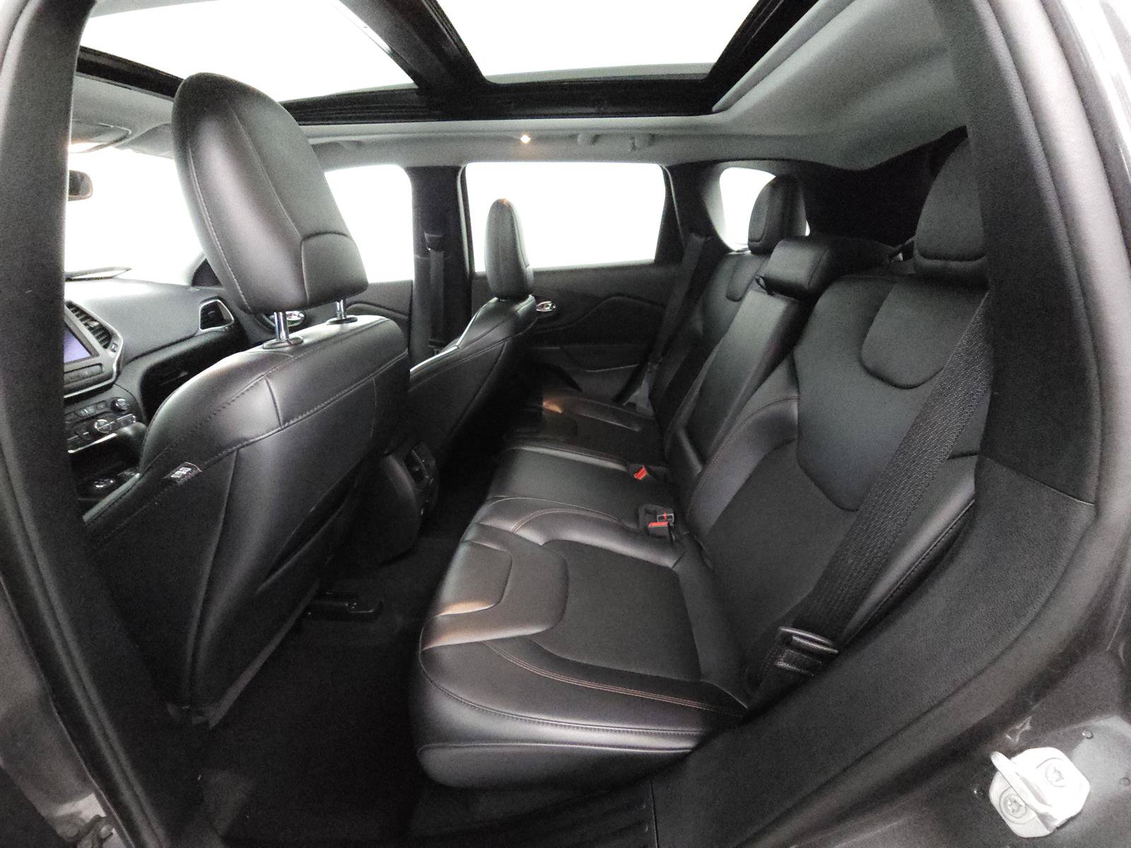 Used 2021 Jeep Cherokee Trailhawk w/ Sun, Sound & Nav Group AWD/4WD image 6