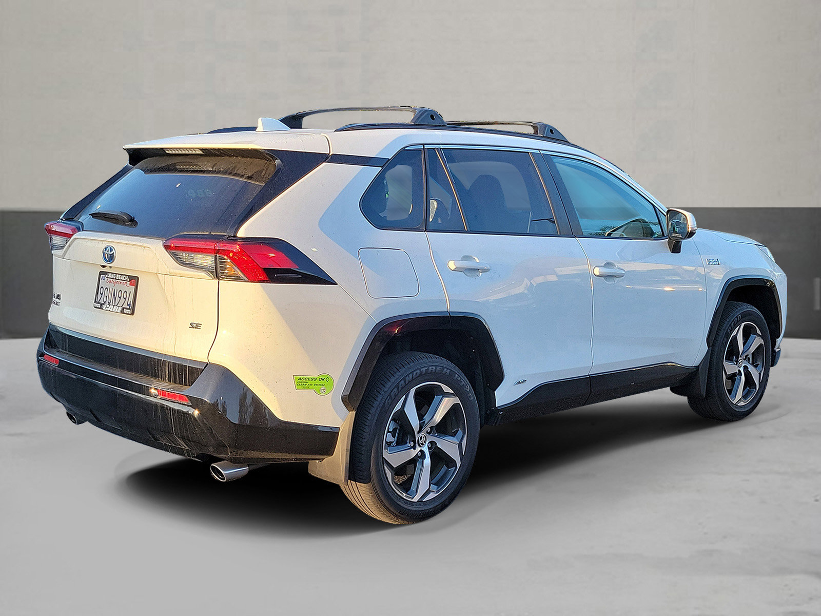 Used 2023 Toyota RAV4 SE w/ Weather & Moonroof Package AWD/4WD image 2