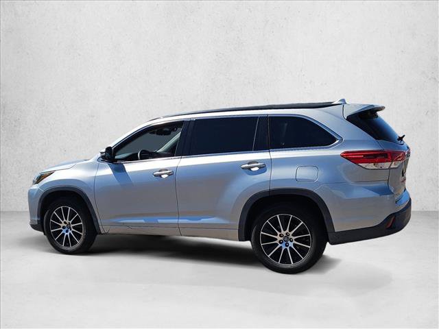 Used 2017 Toyota Highlander SE FWD image 6
