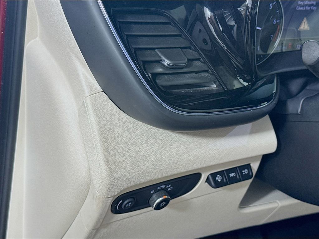 Used 2022 Buick Envision Avenir w/ Technology Package II image 11