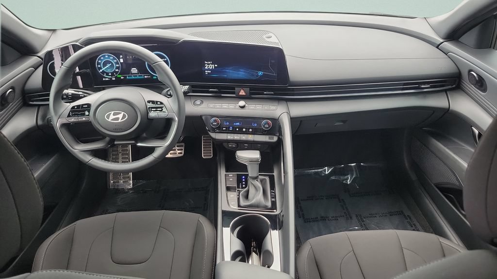 Certified 2025 Hyundai Elantra SEL FWD image 11