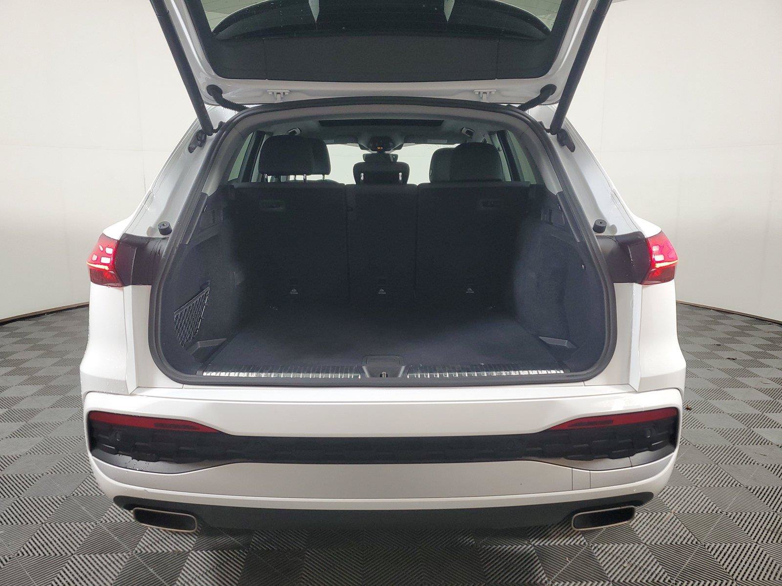 Used 2025 Audi Q5 Premium w/ Convenience Package AWD/4WD image 9