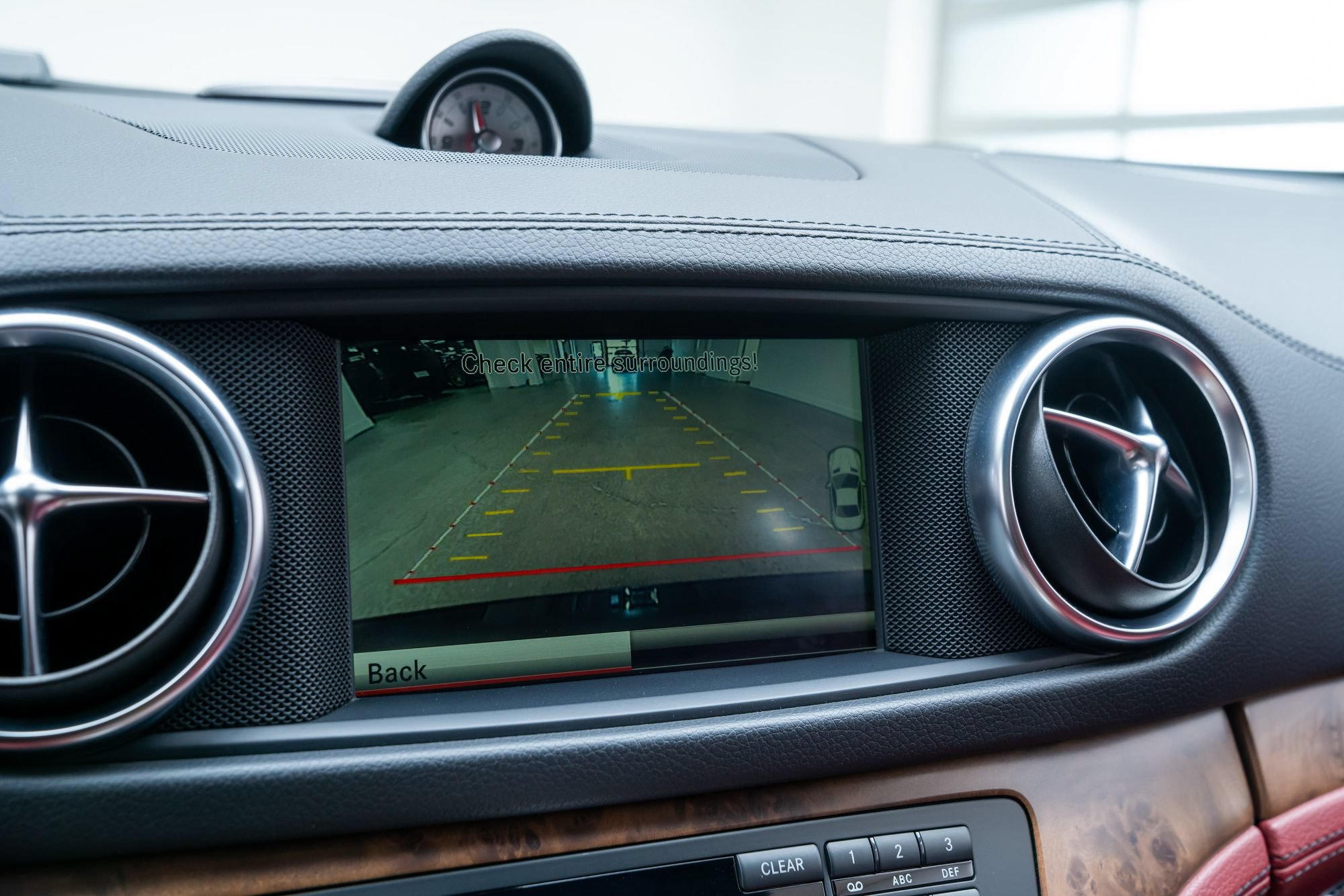 Used 2015 Mercedes-Benz SL 550 image 15