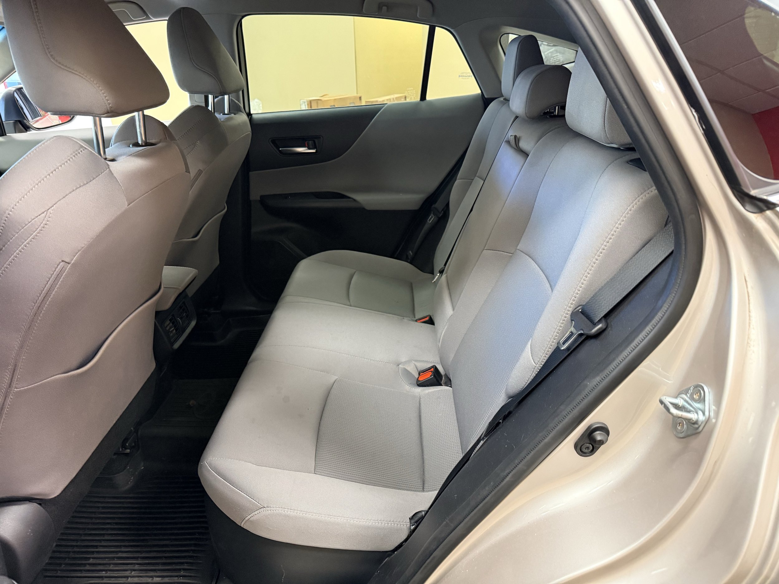 Used 2023 Toyota Venza LE AWD/4WD image 7