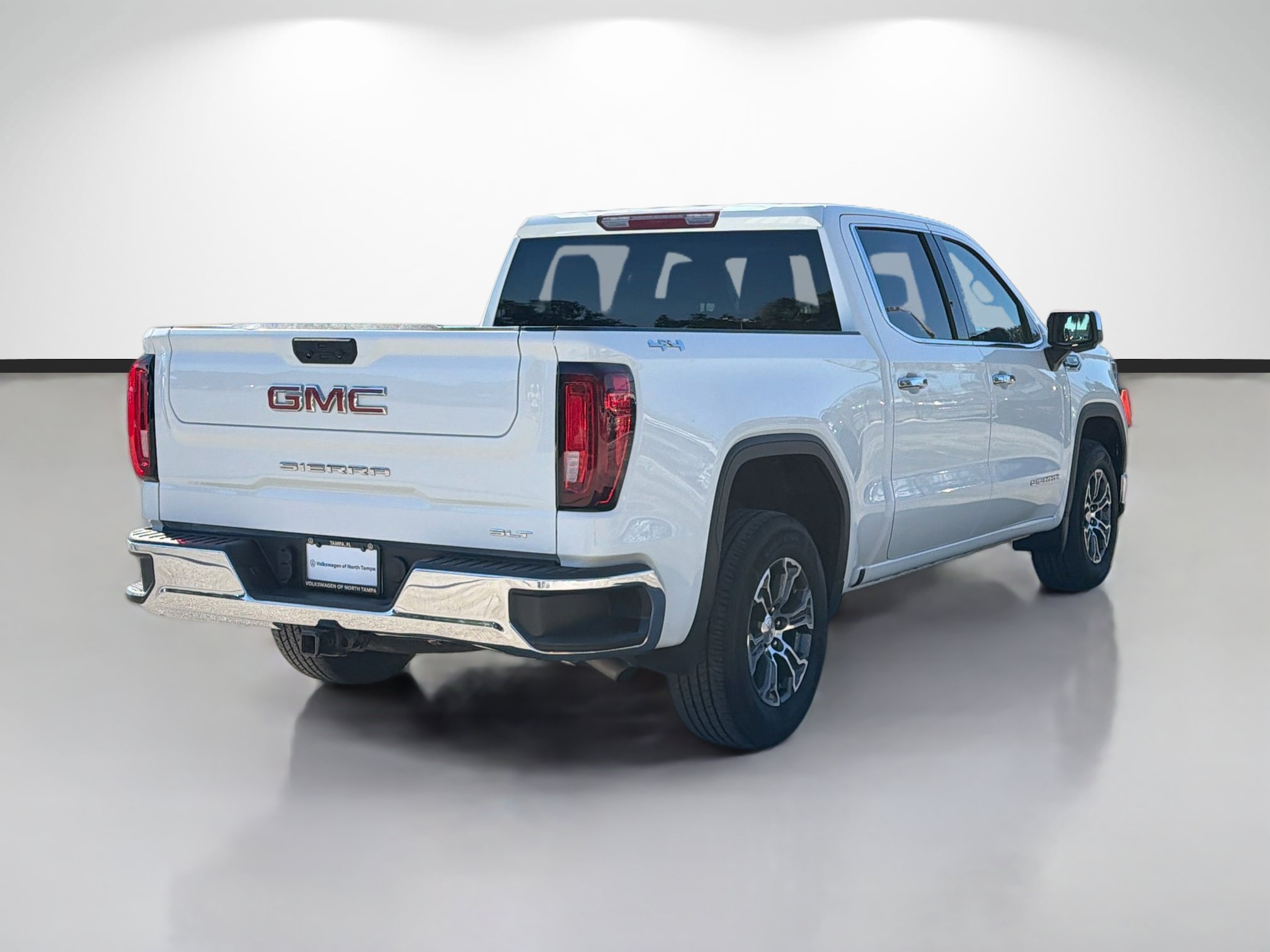 Used 2024 GMC Sierra 1500 SLT AWD/4WD image 3