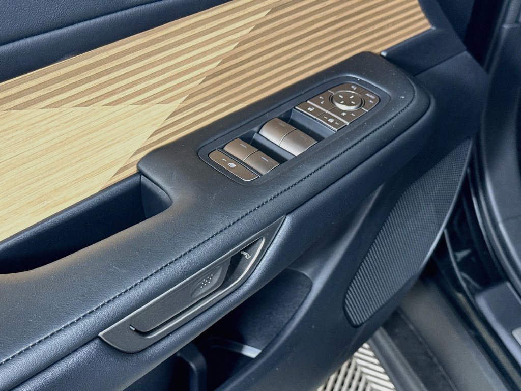New 2026 Lexus ES 350e w/ Accessory Package (Z2) FWD image 19