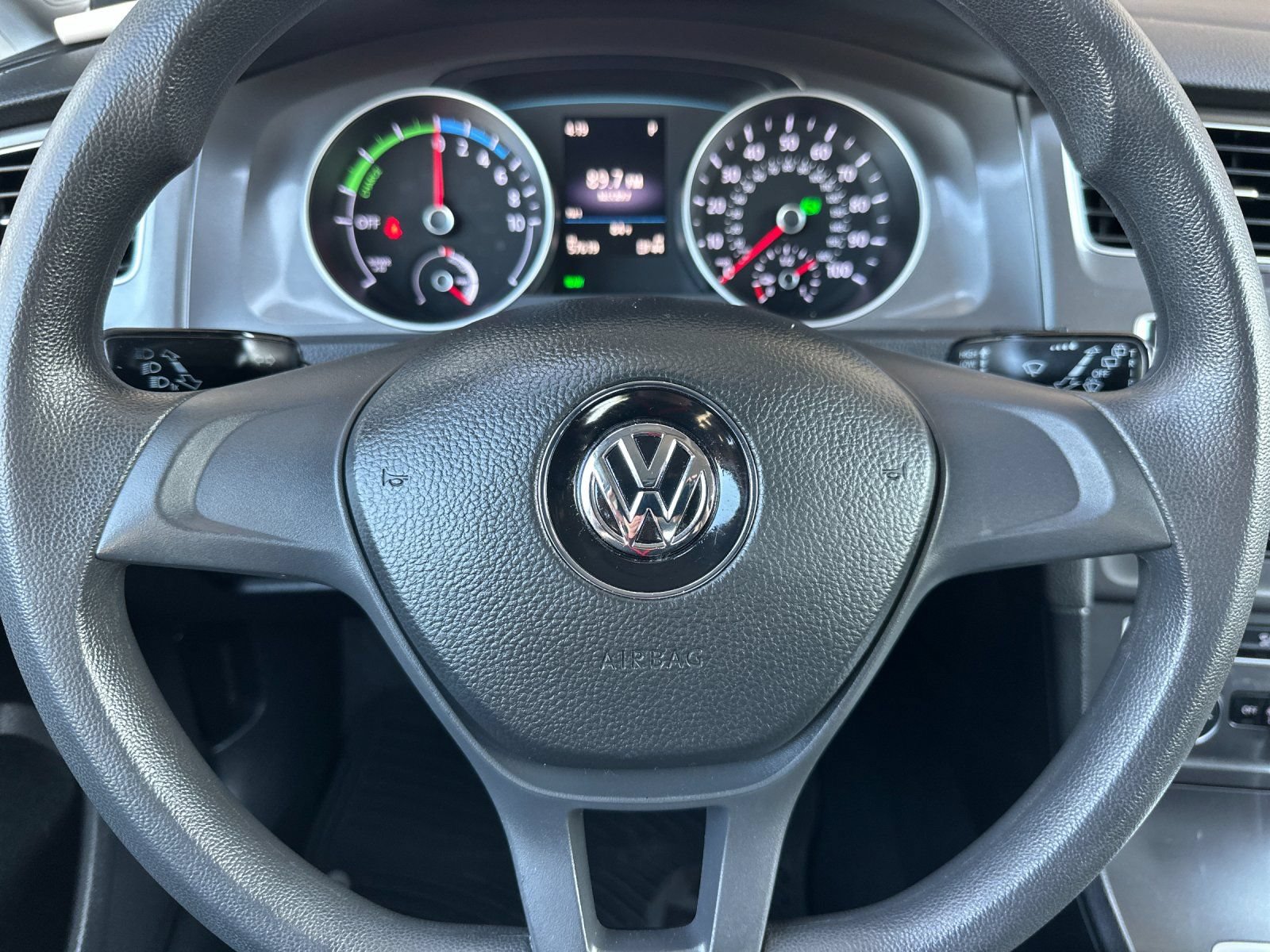 Used 2016 Volkswagen e-Golf SE w/ DC Fast Charging Package FWD image 25