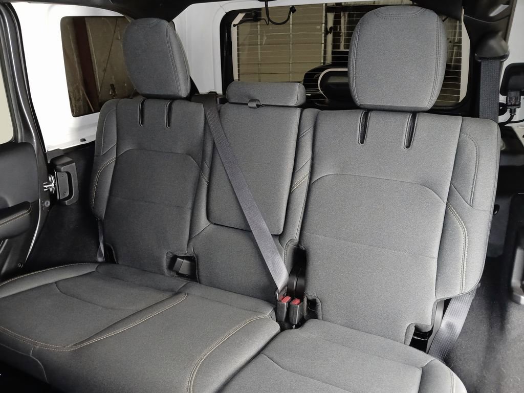 Used 2025 Jeep Wrangler Unlimited Sahara image 13