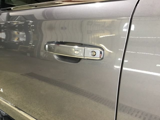 Used 2018 GMC Yukon XL Denali w/ Open Road Package AWD/4WD image 13