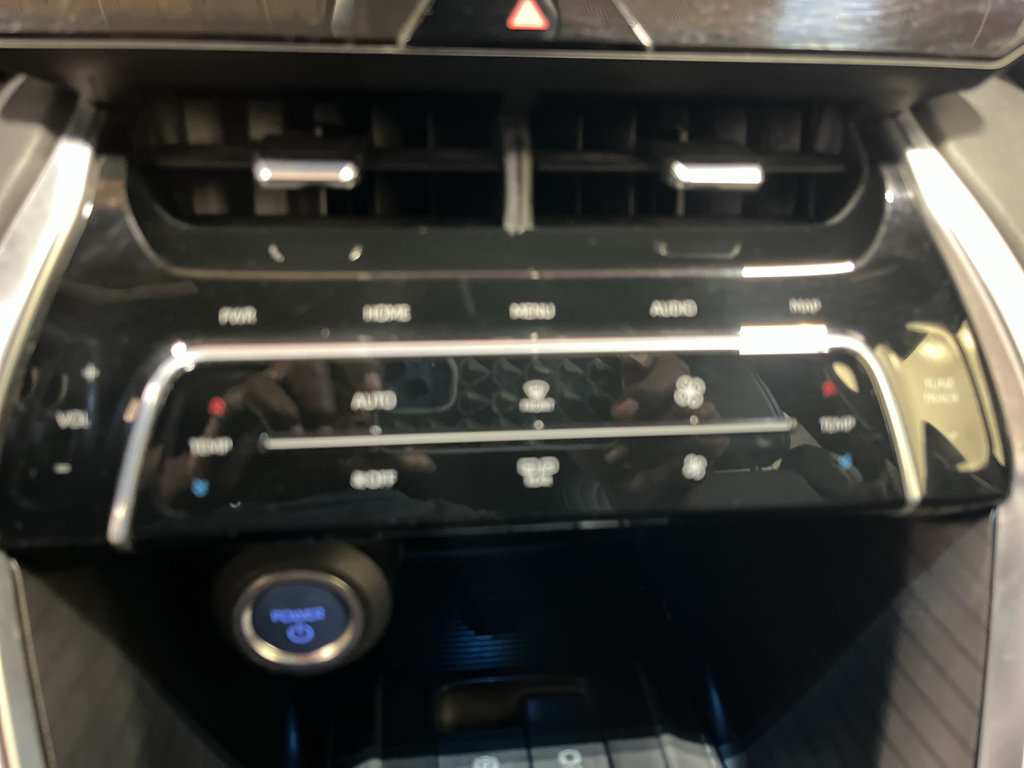 Used 2022 Toyota Venza Limited AWD/4WD image 14