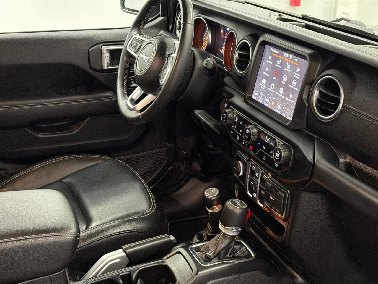 Used 2019 Jeep Wrangler Unlimited Sahara w/ Uconnect 4C Nav & Sound Group image 9