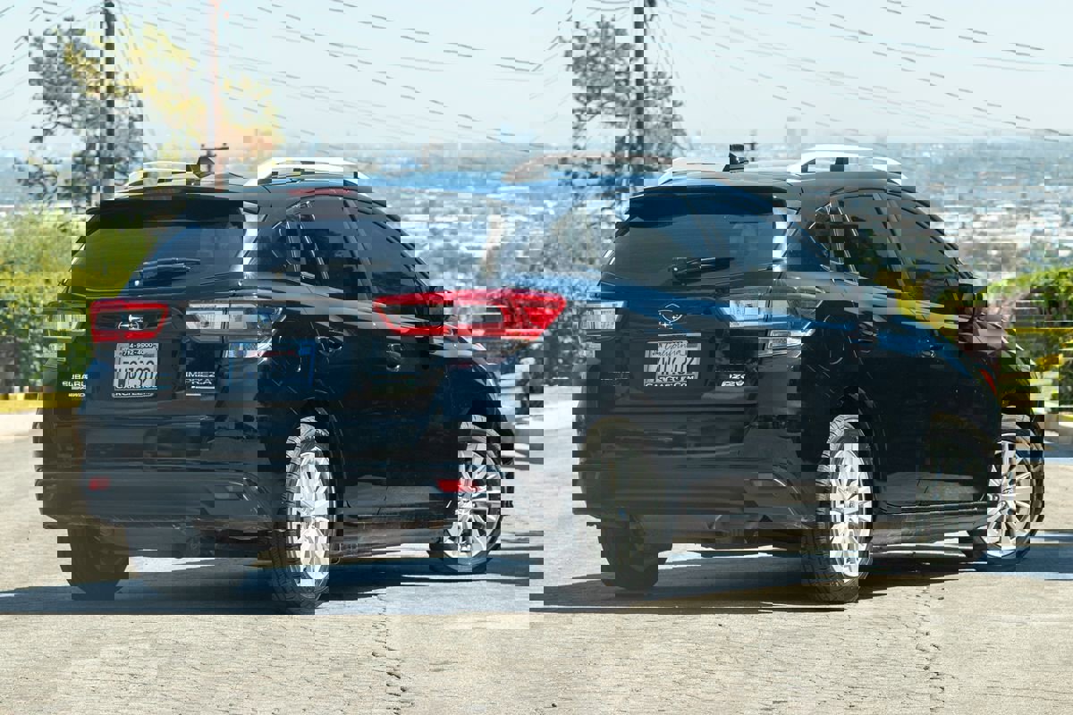 Used 2017 Subaru Impreza 2.0i Premium image 2