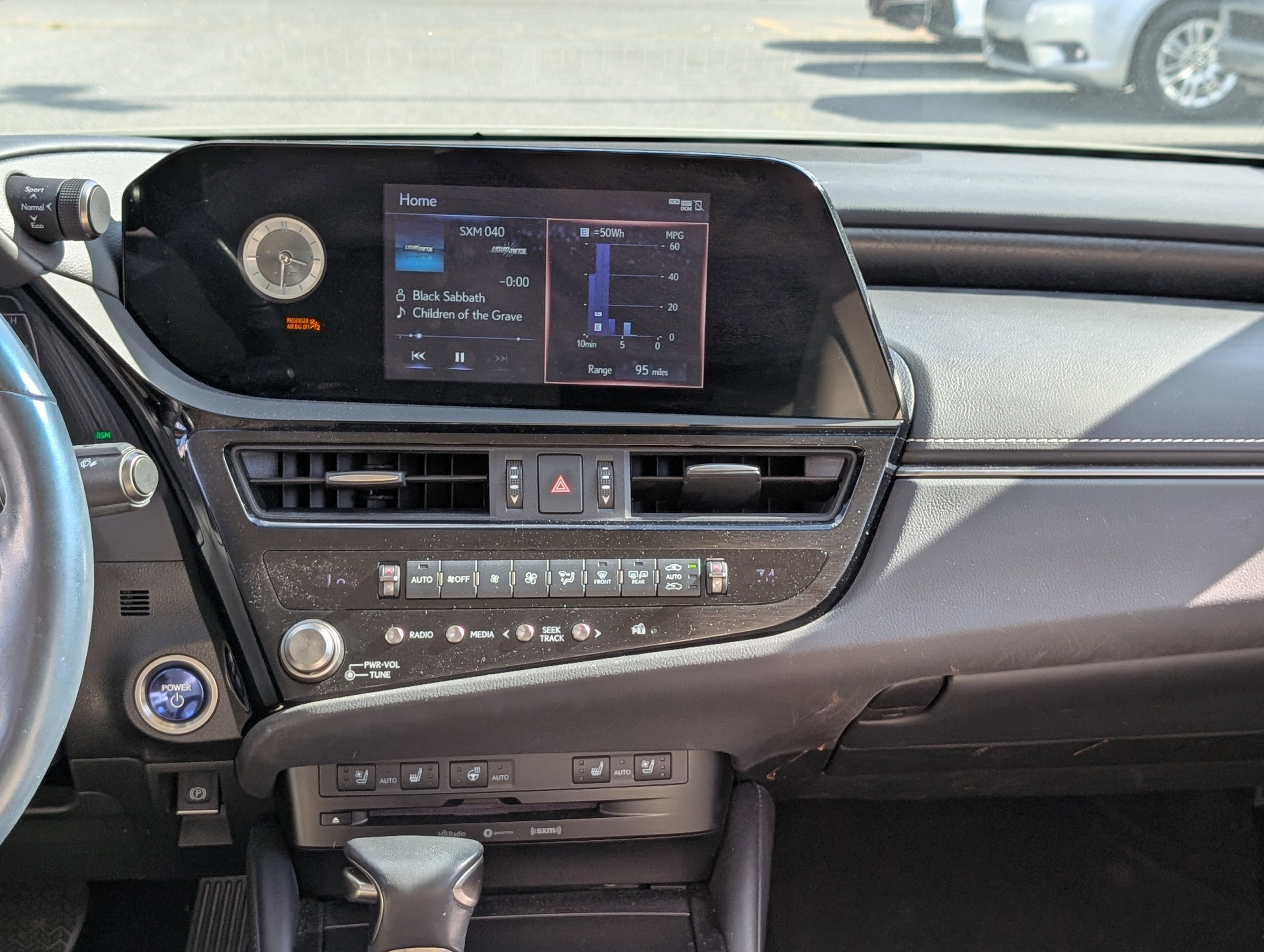 Certified 2022 Lexus ES 300h w/ Premium Package image 17