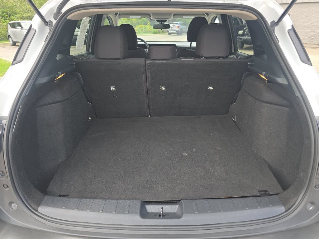 Used 2025 Nissan Kicks SV AWD/4WD image 17