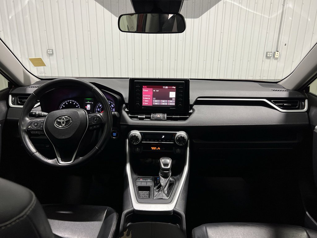 Used 2020 Toyota RAV4 XLE Premium image 18