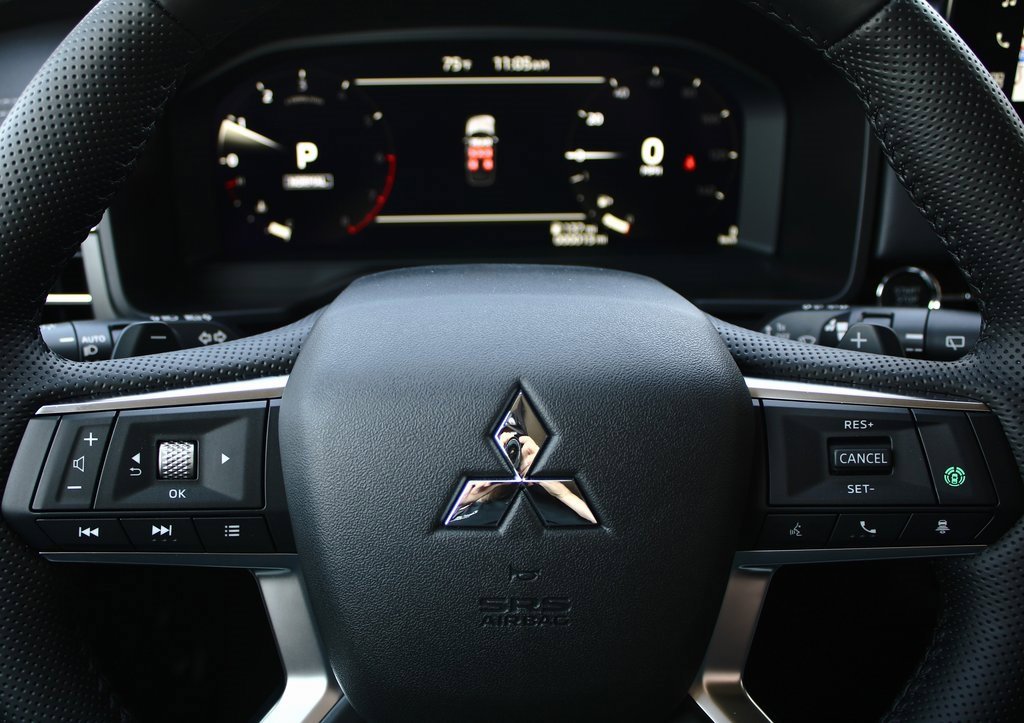New 2025 Mitsubishi Outlander SE image 20