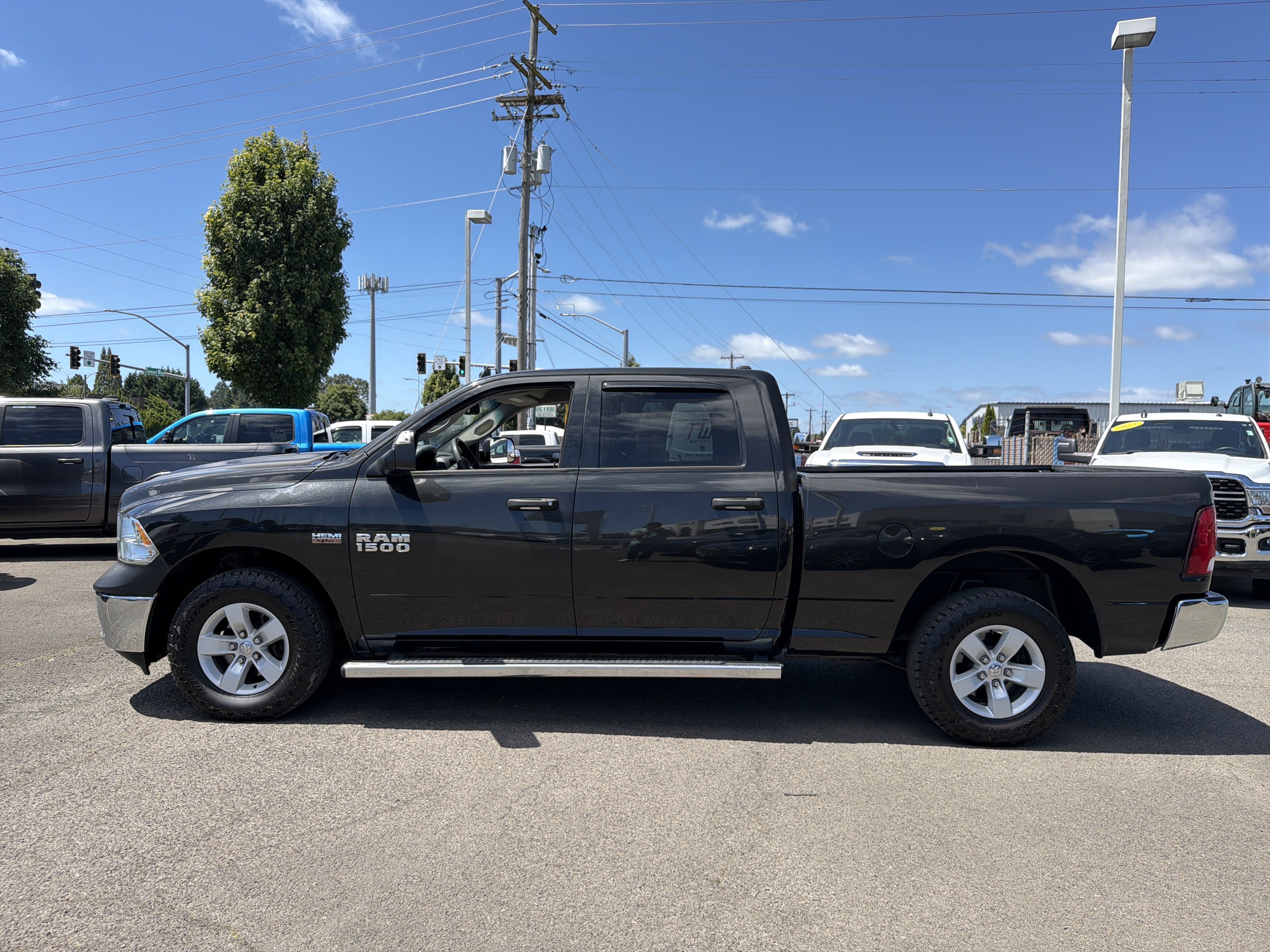 Used 2018 RAM 1500 ST w/ SXT Appearance Group AWD/4WD image 2