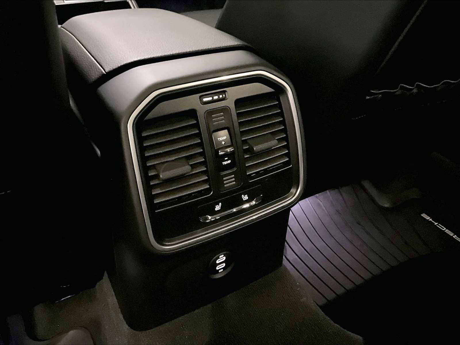 Used 2025 Porsche Macan image 29
