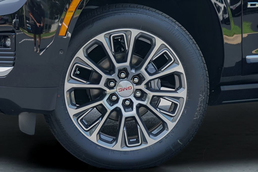 New 2026 GMC Yukon Denali w/ Denali Reserve Package AWD/4WD image 2