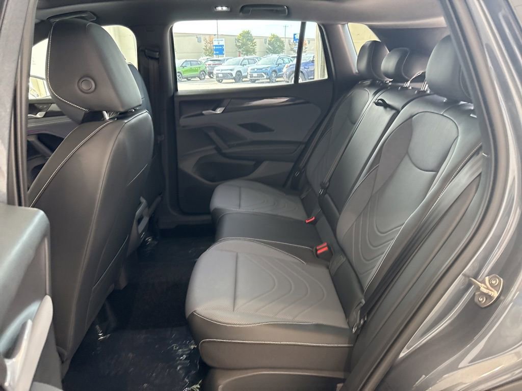 New 2025 Volkswagen Tiguan SE R-Line image 17