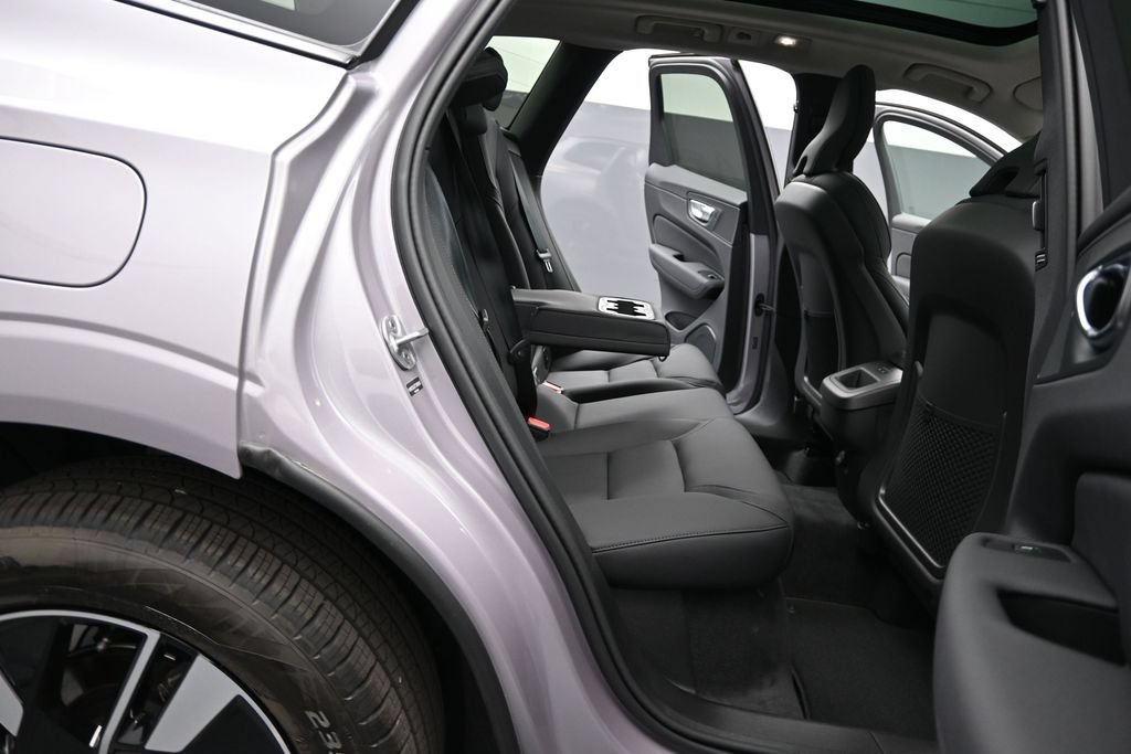 New 2026 Volvo XC60 B5 Core w/ Climate Package AWD/4WD image 17