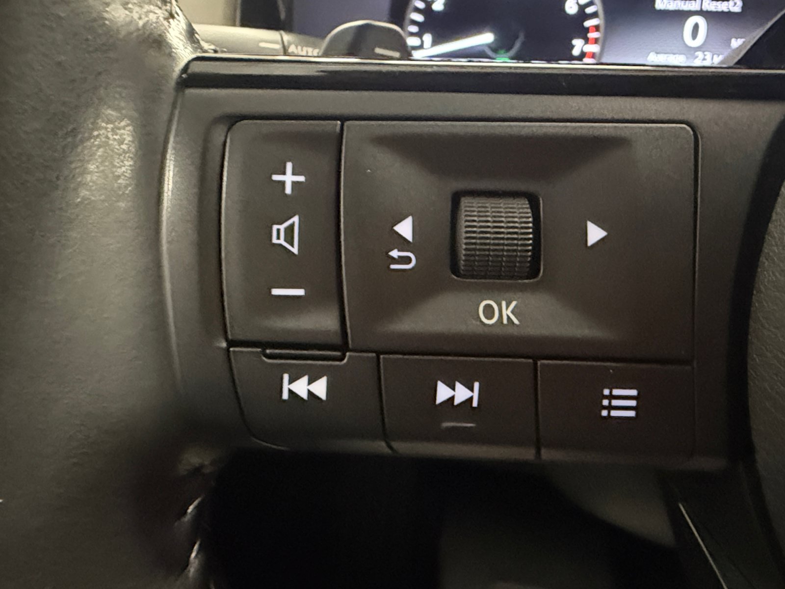 Used 2024 Nissan Pathfinder SL w/ SL Premium Package FWD image 18