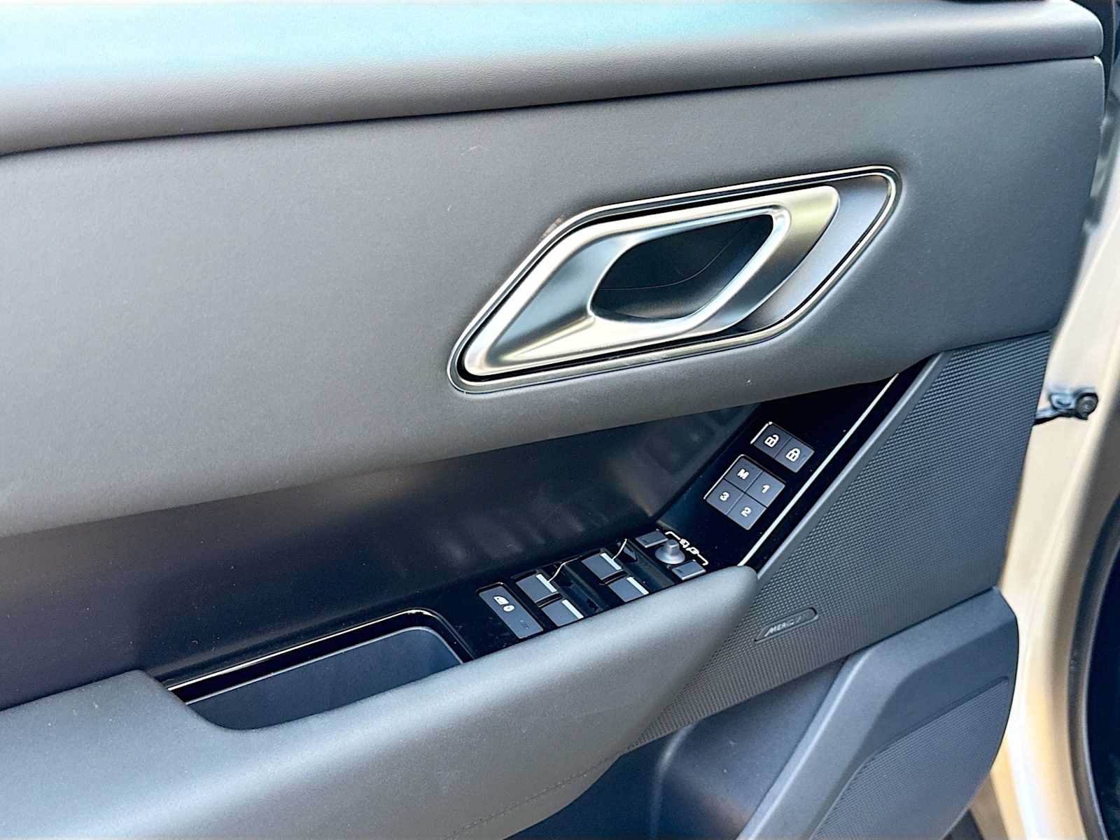 New 2026 Land Rover Range Rover Velar Dynamic SE AWD/4WD image 13