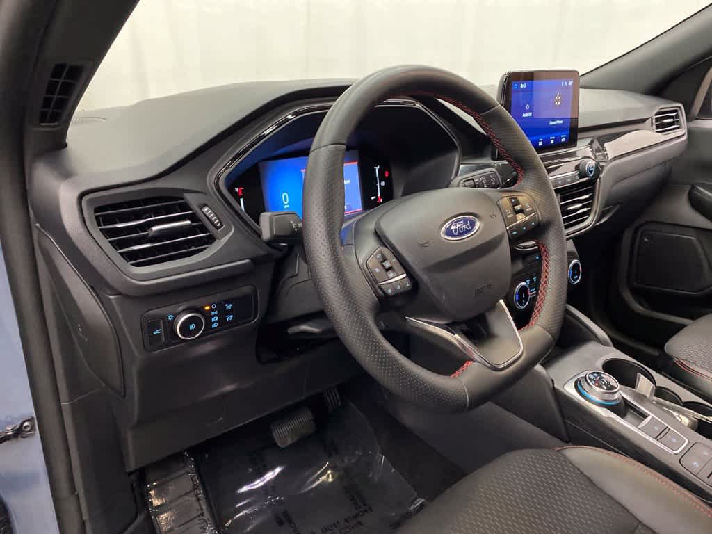 Used 2025 Ford Escape ST-Line Select AWD/4WD image 2