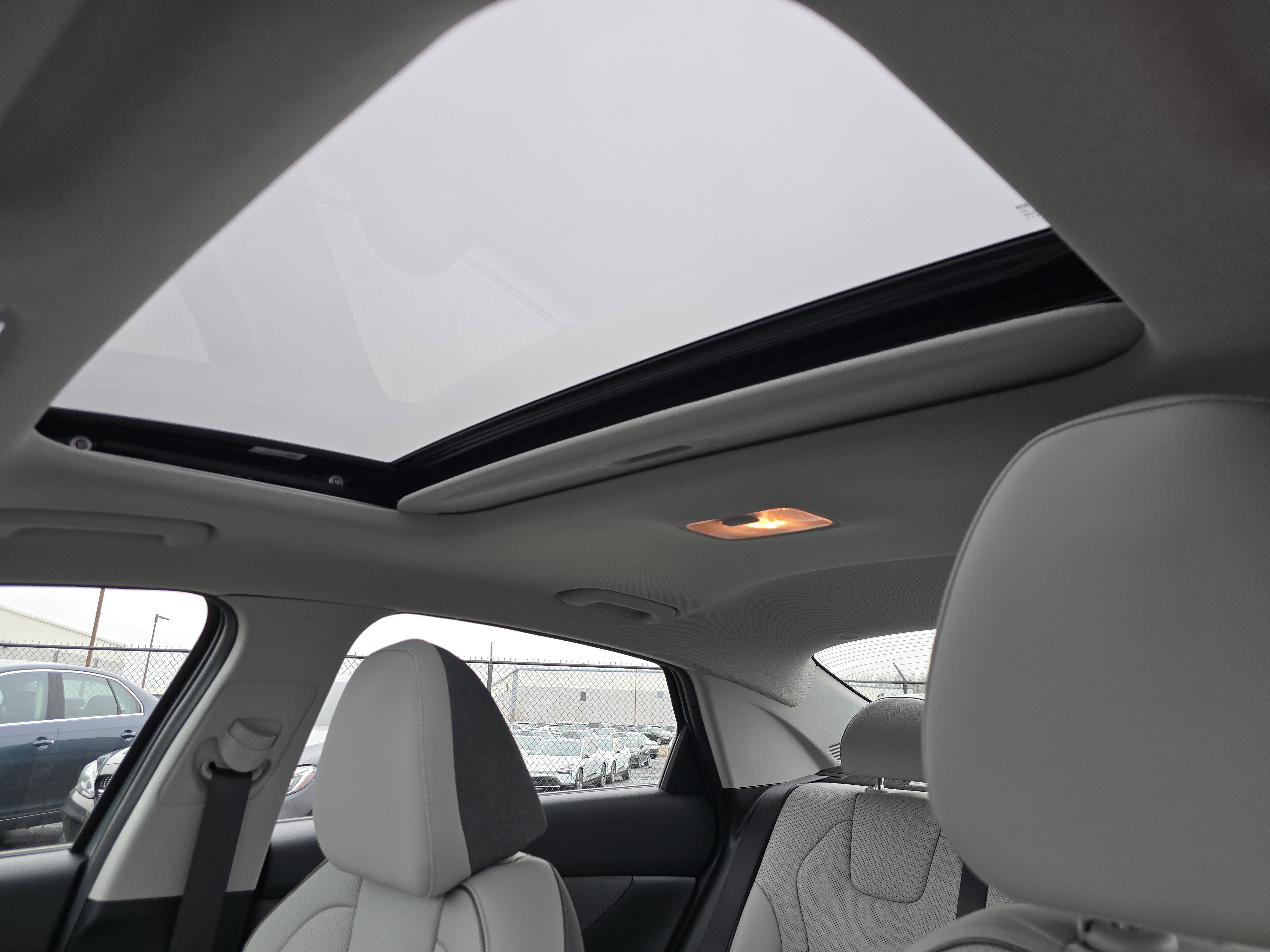 Used 2022 Hyundai Elantra Limited w/ Cargo Package image 9