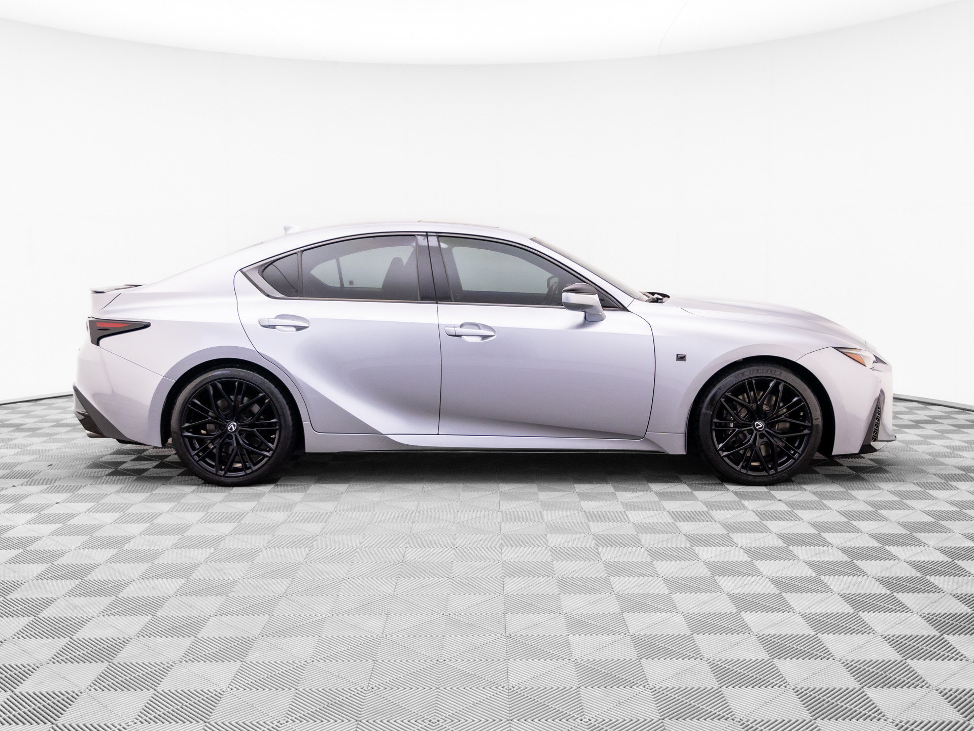 Used 2022 Lexus IS 500 RWD image 6