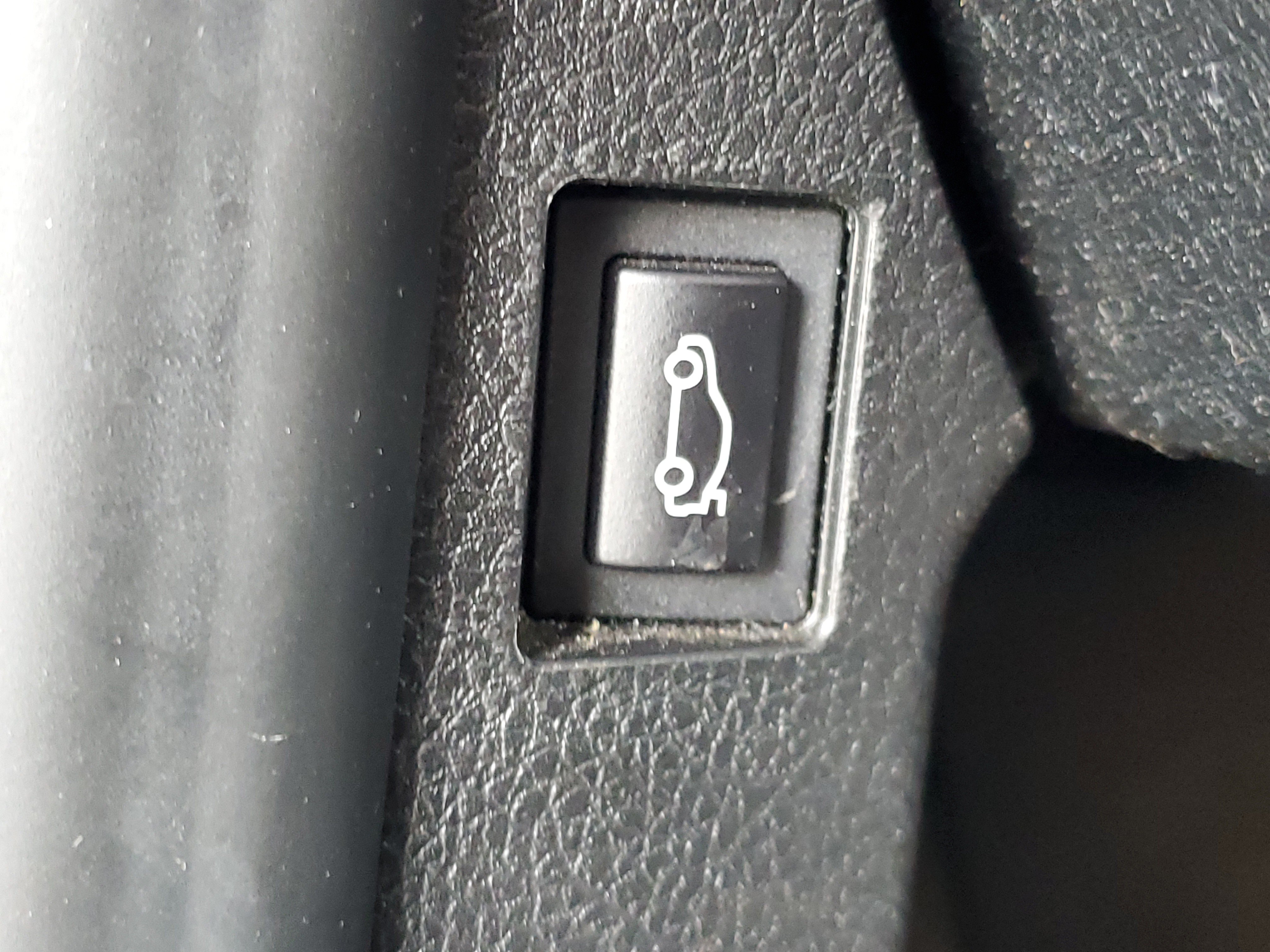 Used 2016 BMW 228i xDrive Convertible AWD/4WD image 8