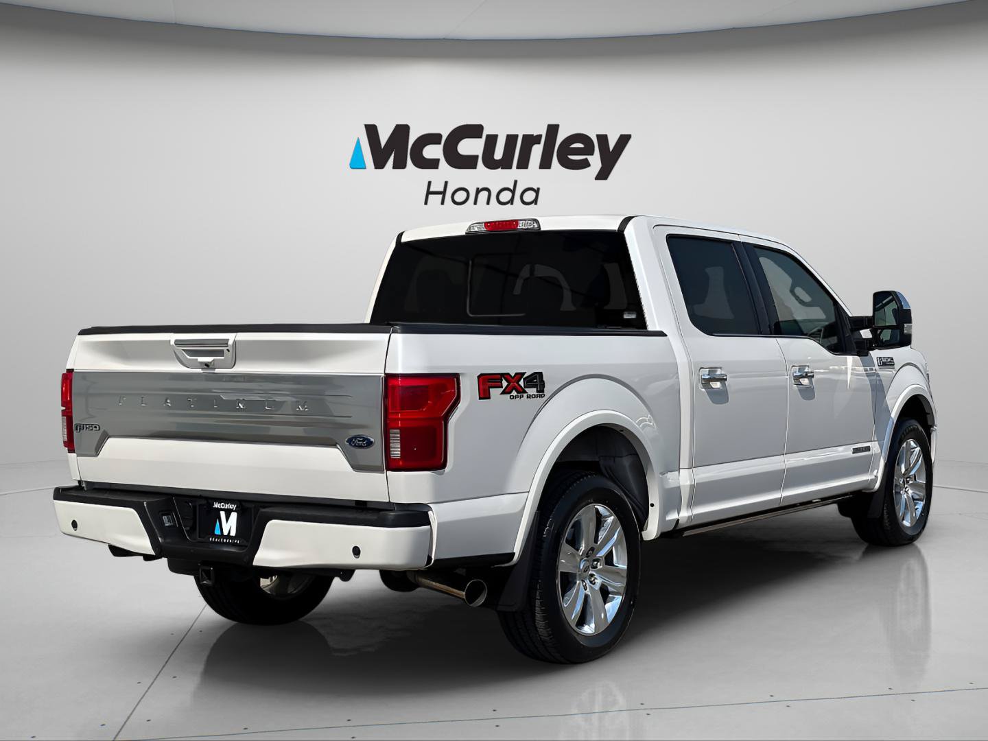 Used 2018 Ford F150 Platinum w/ Equipment Group 701A Luxury AWD/4WD image 3