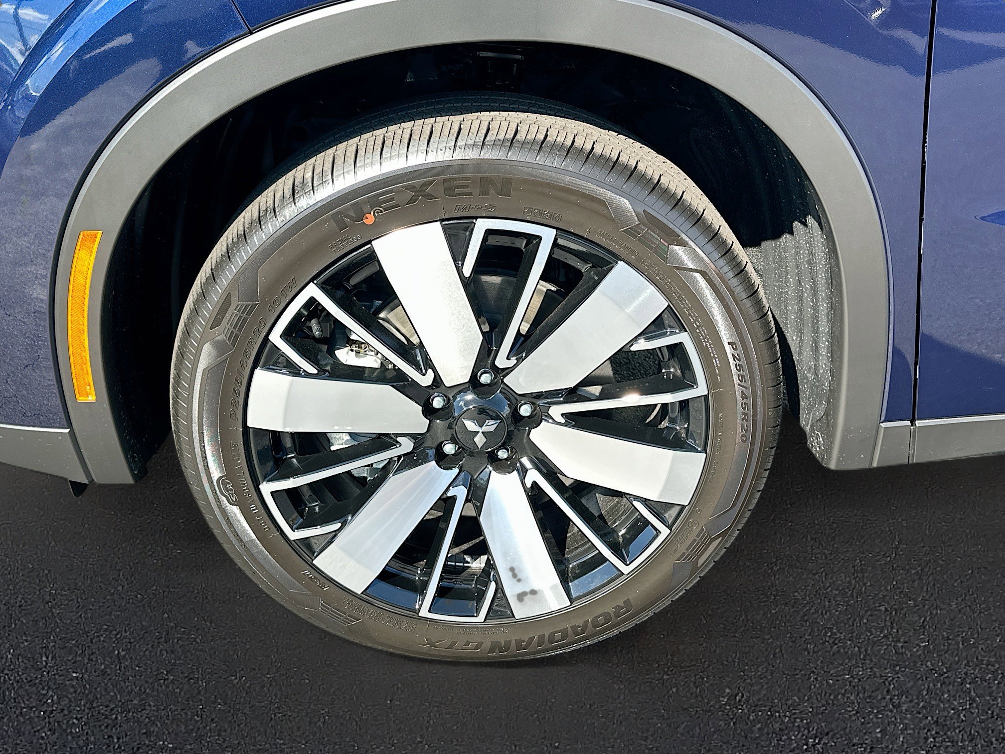 New 2025 Mitsubishi Outlander SE image 21