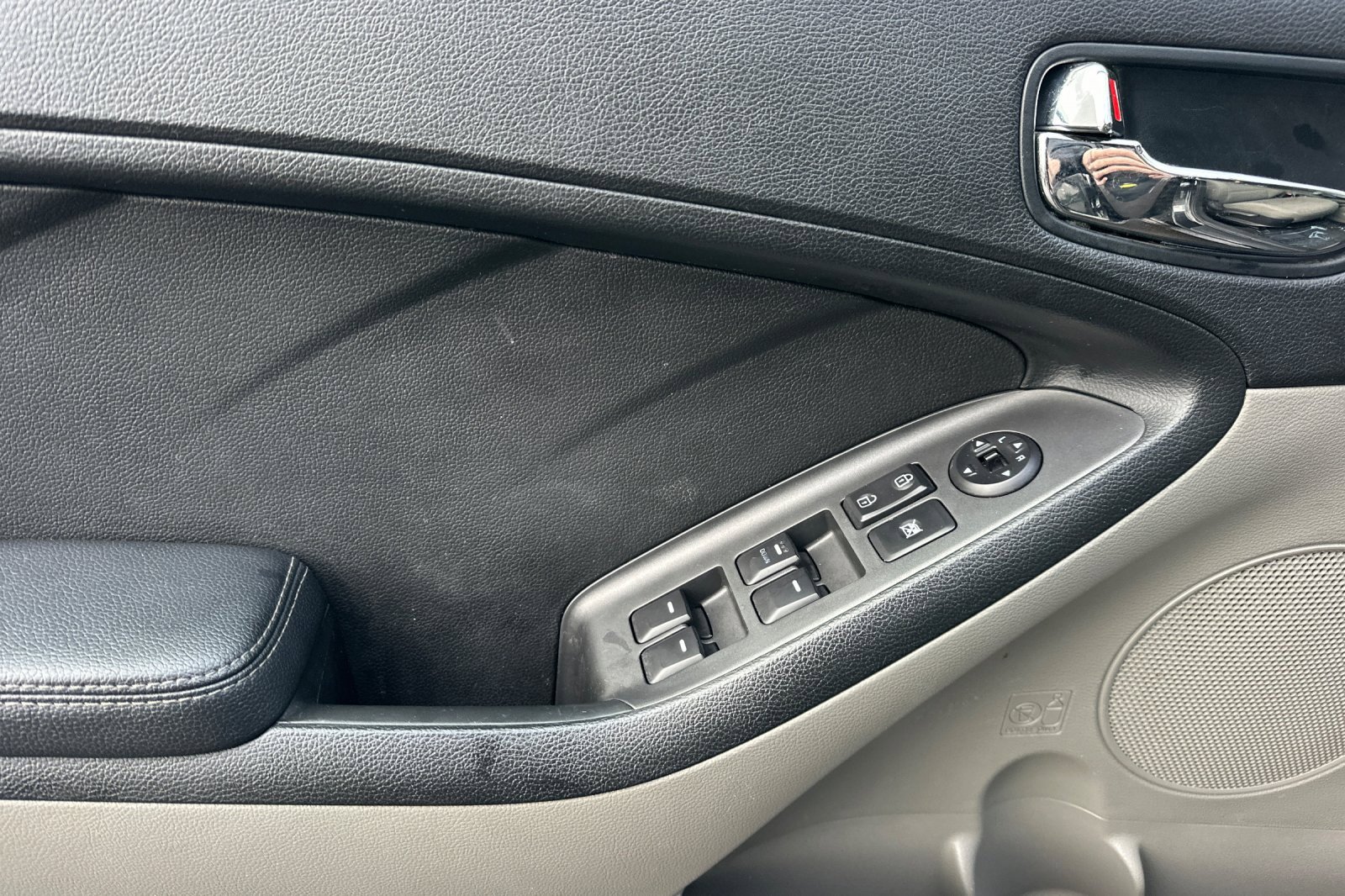 Used 2016 Kia Forte LX image 11