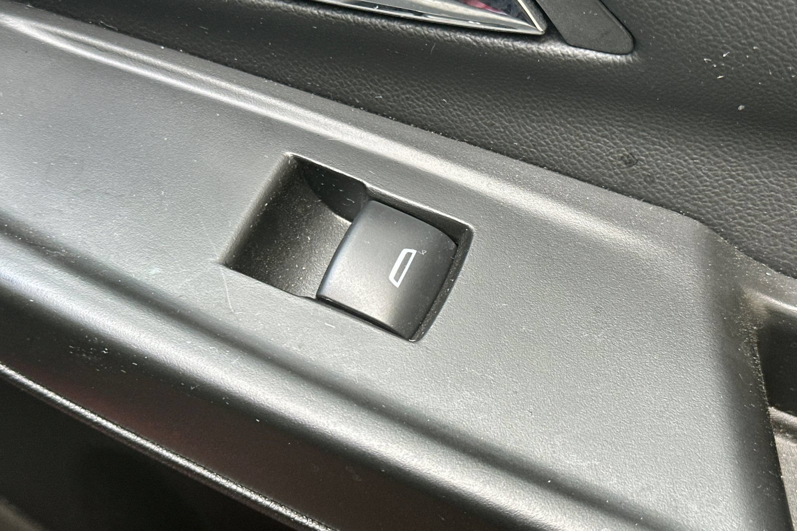 Used 2023 Chevrolet Bolt LT w/ Infotainment Package FWD image 22