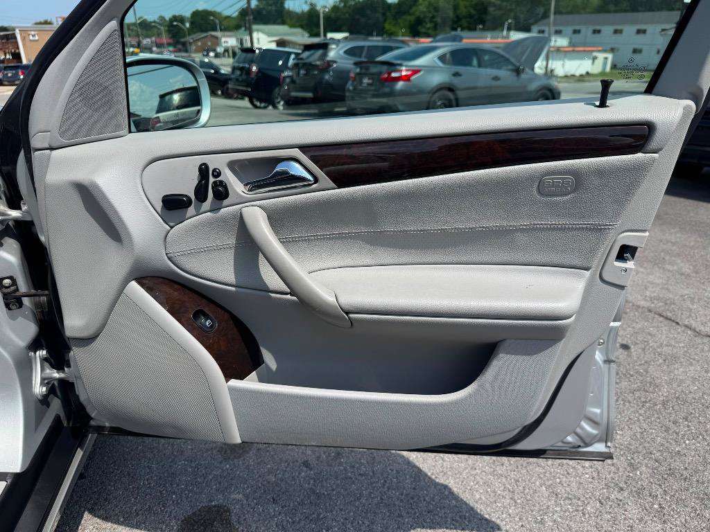 Used 2005 Mercedes-Benz C 320 Sedan image 27